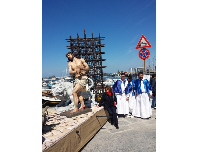 Il mistero religioso con la statua del Cristo